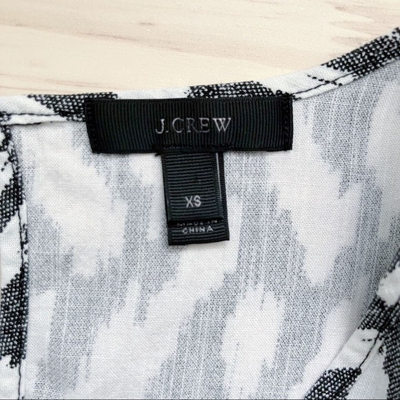 J.Crew Linen Blend Short Sleeve Romper‎ w/ pockets in Black White Ikat Print, XS - Picture 4 of 16